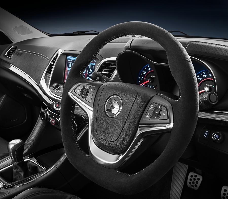 Панель приборов HSV Clubsport R8 Track Edition (Gen-F2) 2016 года  (фото 4 из 5)
